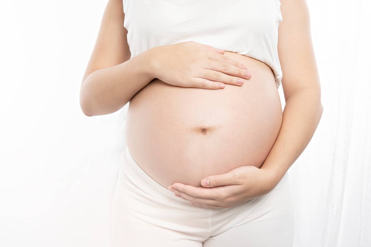 Comment évolue le ventre d'une femme enceinte au cours de la grossesse ?